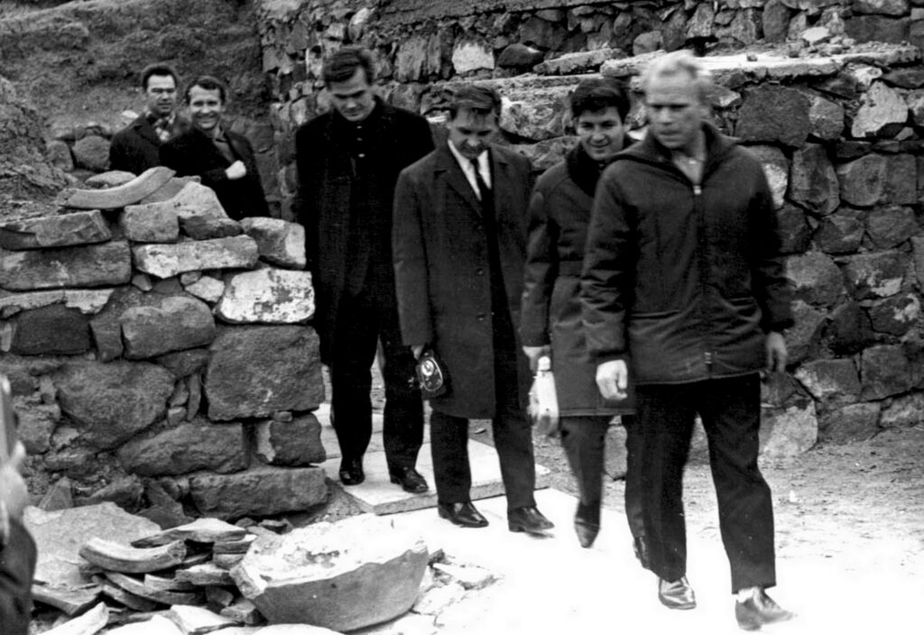 At the temple in Garni. From left to right: Georgy Grechko, Oleg Makarov, Vasily Lazarev, Valery Kubasov, Pyotr Klimuk, Yuri Artyukhin.